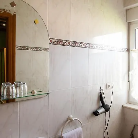 La Campanilla Pensionat 2*